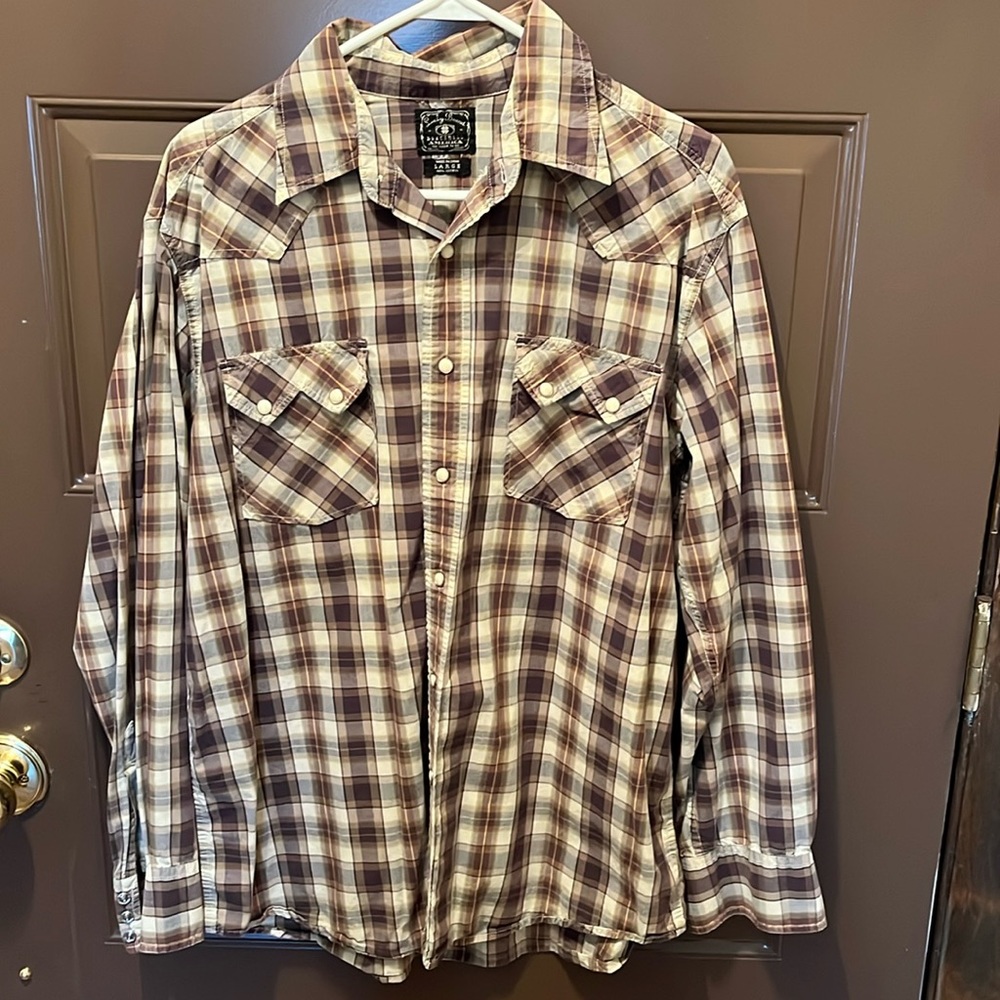 Men’s size large Lucky Brand Snap button plaid, good condition.